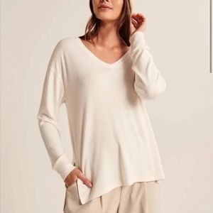 New Abercrombie Cozy Long-Sleeve V-Neck Boyfriend Tee